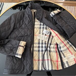 Burberry Quilted black Jacket with plaid Check Lining and zipper